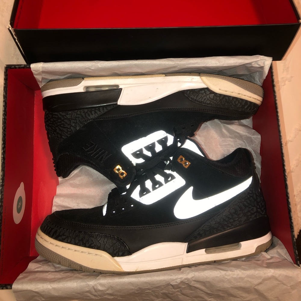 PERFECT CONDITION!! Air Jordan 3 retro TH size 14 ! 
Reflective Black and Grey